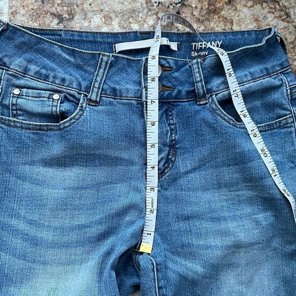 Tiffani Jean - Picture 6 of 10